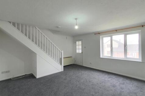 97 Kingsley Court Lounge