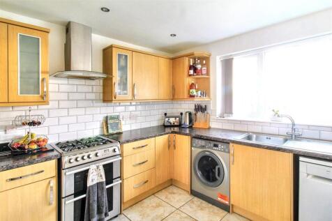 Kitchen 2.jpg