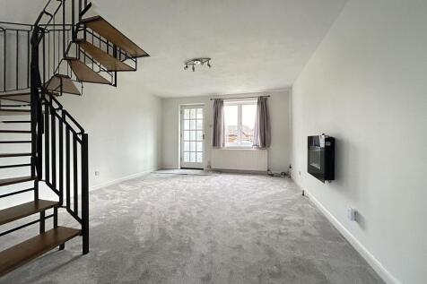 Stanton Close , cranleigh  photo 3