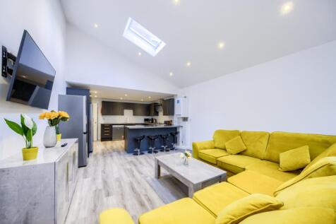 Living Room/ Kitchen