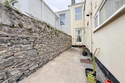 Florence Place 7 - Courtyard 2.jpg