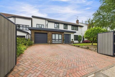 Driveway &amp; Front Entrance