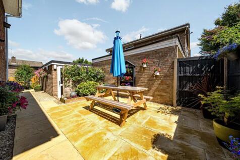 1320905-3-686e53d...