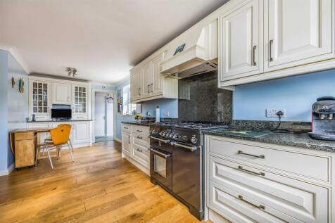 8 Topaz Grove, Waterlooville-Small-PorticoMarketin