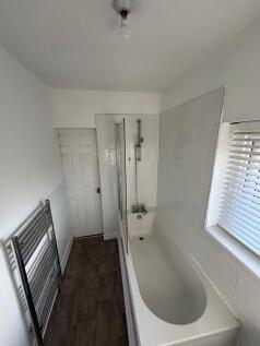 Bathroom (b)