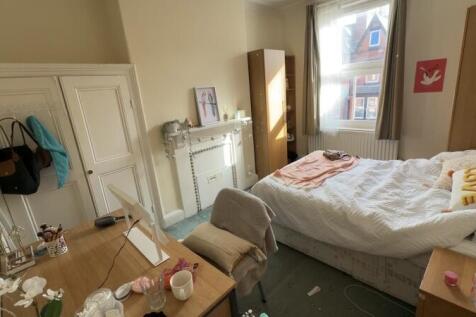 Brudenell Road, Hyde Park, Leeds photo 3