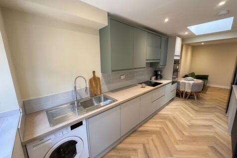 14 Alexandra Road, Leamington Spa photo 3