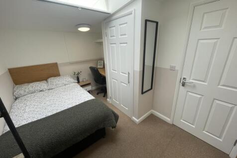 5 Bed House // Lincoln Bishop // Aug 2026 photo 4