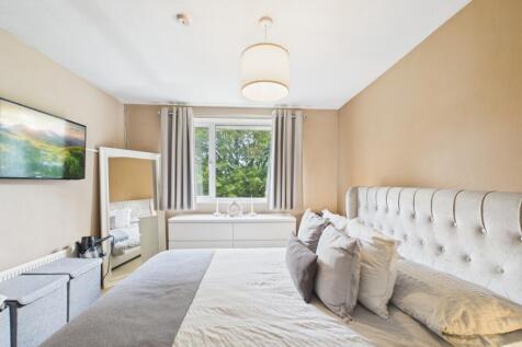 CAM02023G0-PR0170-STILL013