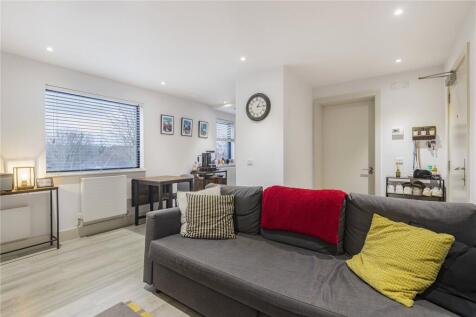 Lounge/Dining