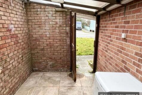 Side Store/Utility Space