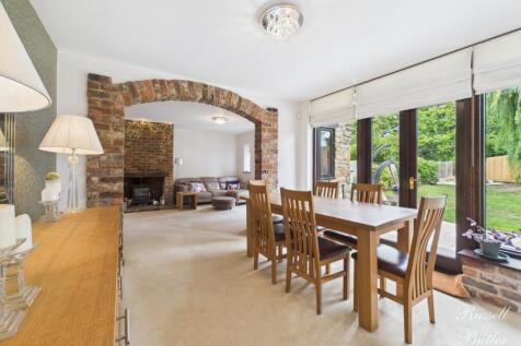 CAM02127G0-PR0325-STILL021