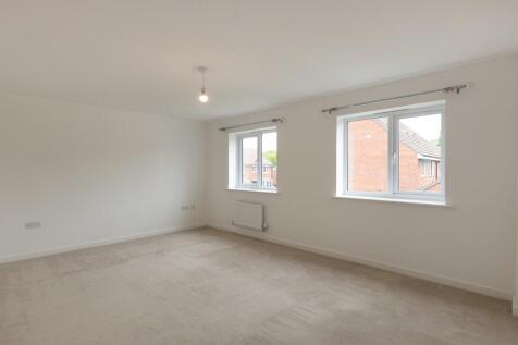 4 bedroom End of Terrace House in Cobblestone Way Cheltenham  photo 4