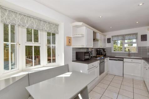 Kitchen/ Breakfast Room