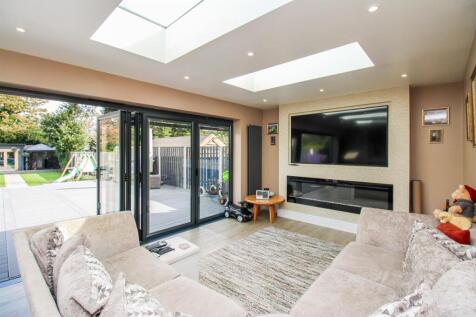 DINING/SITTING ROOM