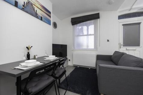 17 Windsor Court-8.jpg