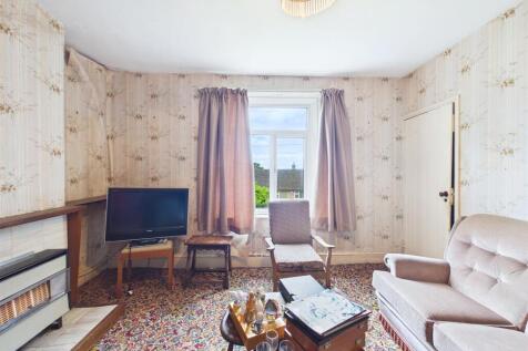 Detached Cottage for Auction, Kingswood (14).jpg