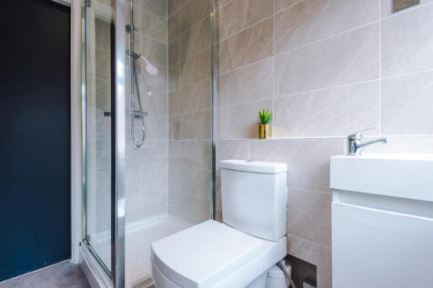 17 Cawdor Road, Bathroom 3