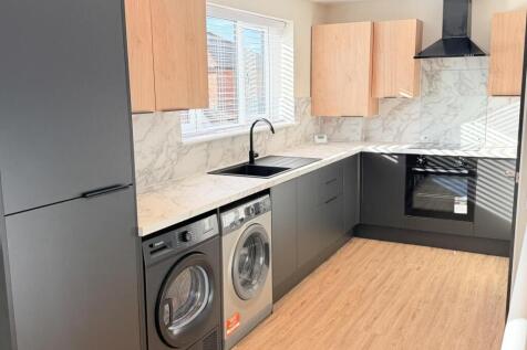 Flat 2, Manor Road, M43