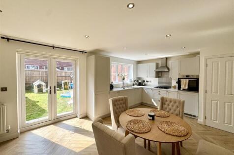 KITCHEN/DINING/FAMILY AREA