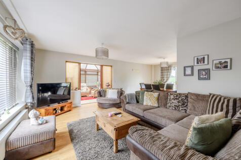 Lounge/Dining Roo...