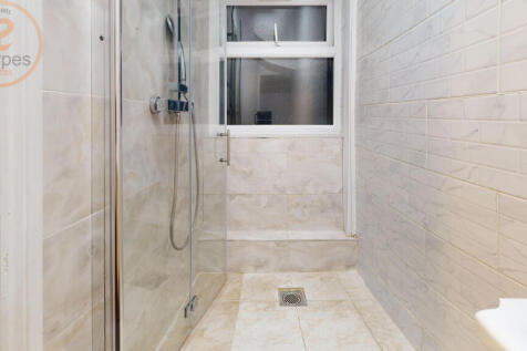 172-Beddington-Lane-Bathroom