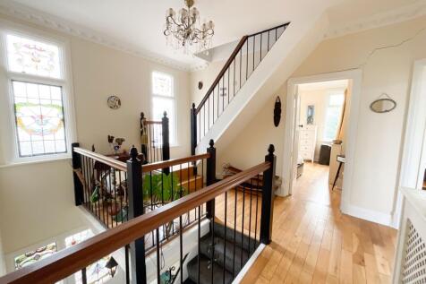 Hillside Crescent, Leigh-on-Sea photo 3