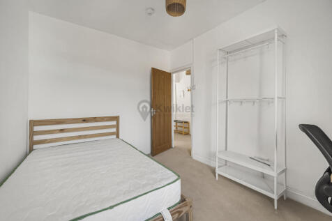 St Michaels Avenue, Treforest photo 2