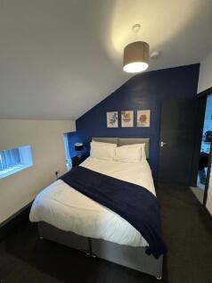 Well-styled double bedroom with a comfortable d...