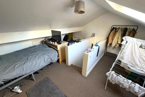 Attic room 1.JPEG