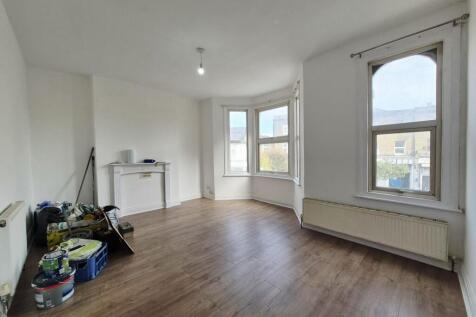 Newly Renovated 2/3 Bedroom First-Floor Flat ¿ 