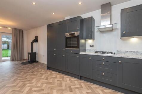 14 - 38 Moorlands Road BD19 5ED.jpg