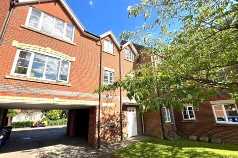 Northampton, NN4 - property photo