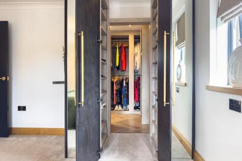 Walk in wardrobe