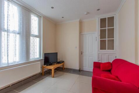 Mackintosh Place, Roath photo 3