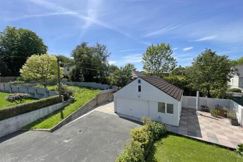 Longfield Villas 9 - Garage.jpg