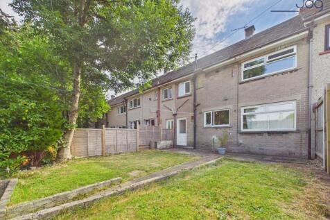 Generous West-Facing Garden with Patio and Lawns