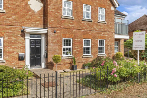 Flat 4, Bank Apartments, Dean Street, SL7 3DX (LOW