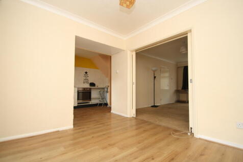 Laurel Close, Hainault, Ilford, Redbridge photo 5