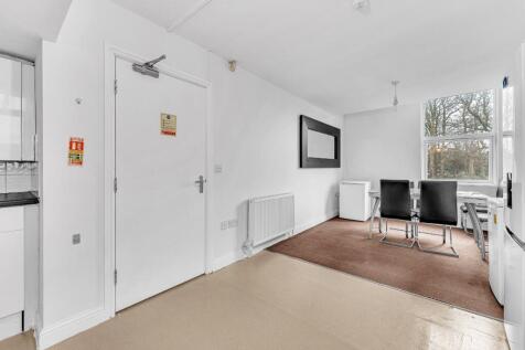 33 bed, 15 bath Detached in Manchester - Photo 16