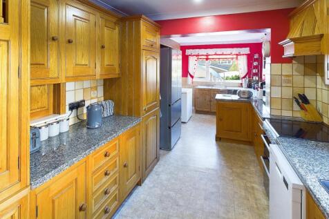 CAM04233G0-PR0011-STILL010