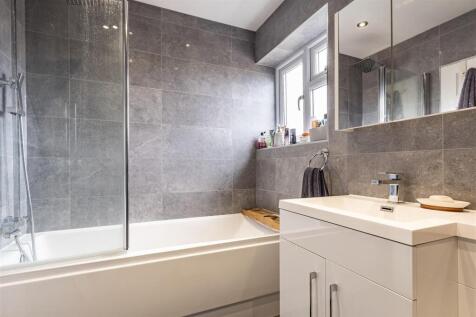 16a Amesbury Close (3).jpg