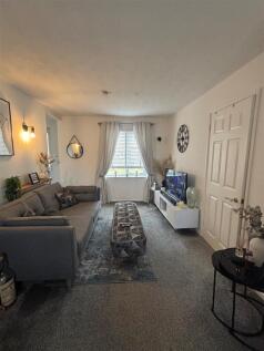 Alderton way - living room 2.jpg