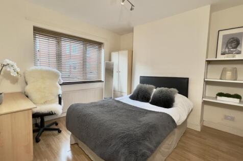 6-bed terraced on 13 Oxford Street, Leamington Spa, £3,660/mo