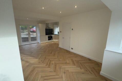 Kirkstall Road, Burley, Leeds, LS4 2QD photo 4
