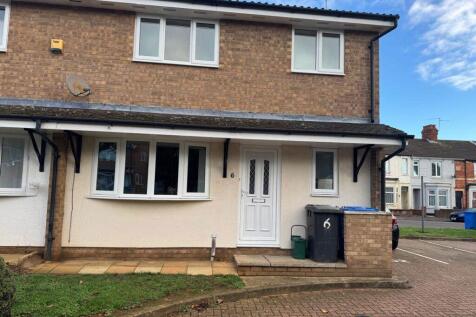 2-bed terraced on AVONDALE MEWS, KETTERING, £875/mo