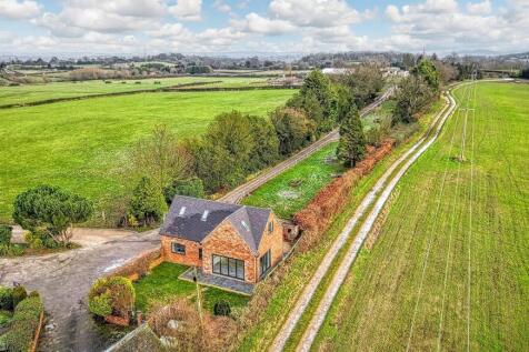 Hollies Lodge And Surrounding