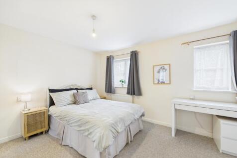 CAM02023G0-PR0173-STILL051