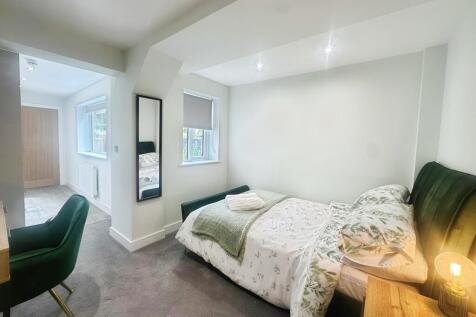 09912635-WhatsApp...