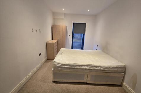 Woburn House, High Street, Addlestone, Surrey photo 4